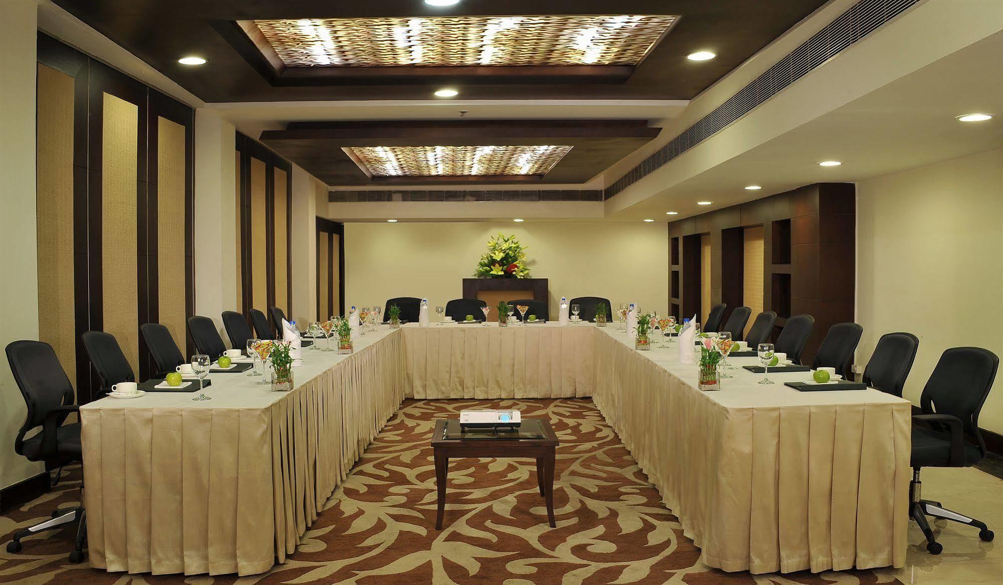 Hotel Country & By Radisson, Gurugram Sector 12 4*